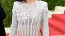 Kylie Jenner nampak datang sendiri tanpa ditemani Kendall Jenner. (AFP/Bintang.com)