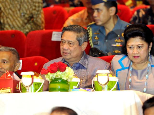 Ditemani Amien Rais Sby Saksikan Film 99 Cahaya Di Langit Eropa News Liputan6 Com