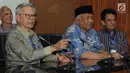Mantan Pimpinan KPK, Erry Riyana Hardjapamekas, Taufiqurrahman Ruki dan Chandra Muhammad Hamzah memberikan keterangan atas polemik Revisi UU KPK di Jakarta, Senin (16/9/2019). Mereka menanggapi rancangan UU KPK yang akan digodok DPR harusnya menguatkan pemberantasan korupsi (merdeka.com/dwi narwoko)