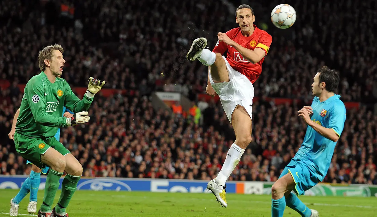 Bersama Manchester United, Rio Ferdinand berhasil mencatatkan 455 kali penampilan. (AFP Photo/Andrew Yates)
