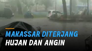 Hujan dan angin kencang terjang beberapa daerah di Kota Makassar.