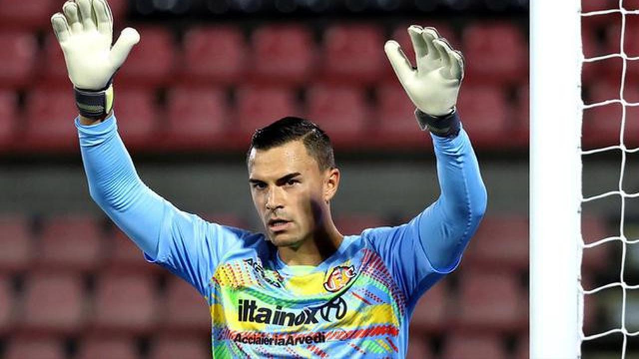 Keren! Kiper Timnas Indonesia Emil Audero Man of the Match Cremonese Vs Verona