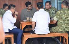 Momen Seskab Teddy Ngopi di Warung Pinggir Jalan Tapsel Bareng KSAD dan Bobby Nasution