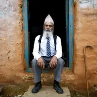 Usai istrinya meninggal dunia, kakek ini memutuskan untuk kembali masuk sekolah. Kenapa? | via: telegraph.co.uk