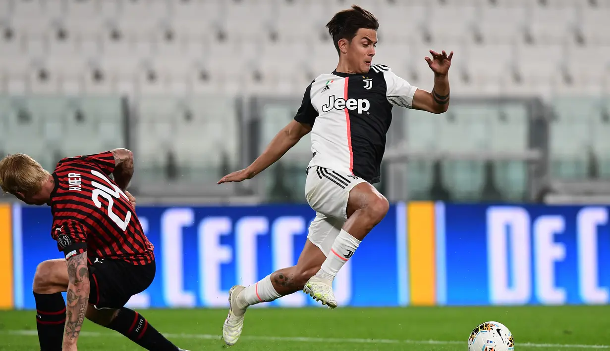 2. Paulo Dybala. Striker Juventus ini mengenakan kaos kaki rendah untuk menunjang mobilitas kecepatannya di lapangan yang mampu meliuk-liuk, sehingga banyak orang menyebutnya sebagai "Messi Baru". (AFP/Miguel Medina)