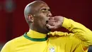 Selebrasi gol bek Brasil Maicon ke gawang Korut di babak penyisihan grup G PD 2010 di Ellis Park, Johannesburg, 15 Juni 2010. Brasil unggul 2-1. AFP PHOTO / FABRICE COFFRINI 