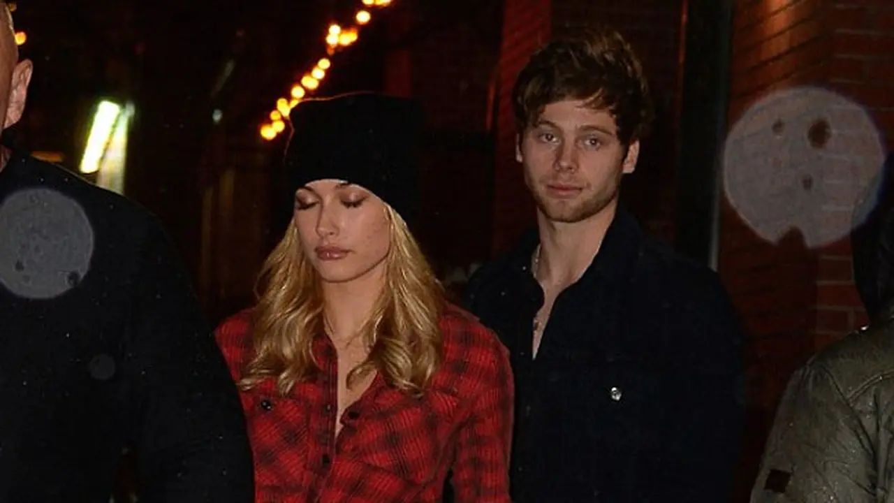 [Bintang] Hailey Baldwin dan Luke Hemmings