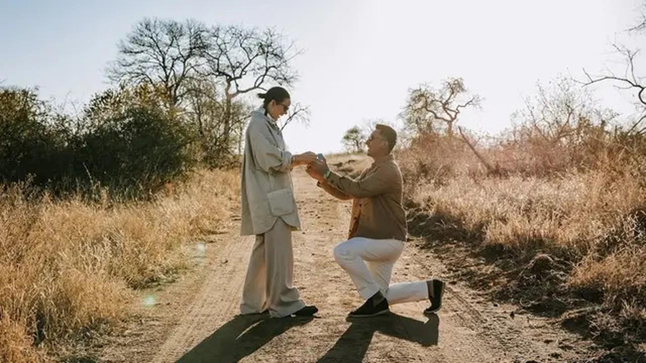 Momen Romantis Putra Sulung Tommy Soeharto, Darma Mangkuluhur Melamar Patricia Schuldtz di Savana Afrika
