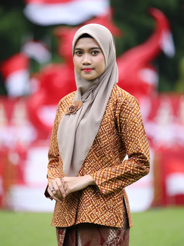 Padu Padan Batik dan Rok untuk Upacara HUT RI (Foto: Reve Art AI)