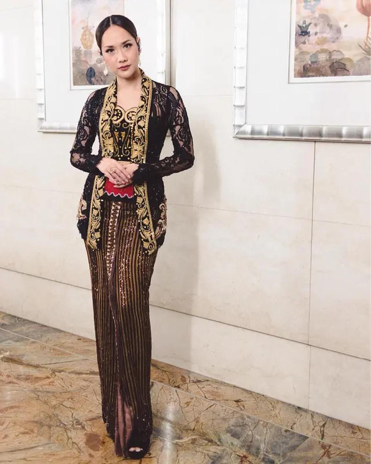 Model Kebaya Modern Pilihan BCL, Inspirasi Gaya Wanita Anggun dan Berkelas di Usia 40an