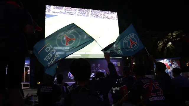Suasana kemeriahan saat acara nonton bareng. (Bola.com/Yoppy Renato)