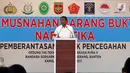 Menko Polhukam Wiranto memberi keterangan saat pemusnahan barang bukti narkotika di Gedung 745 Teknik Sanitasi Angkasa Pura II Bandara Soekarno Hatta, Banten, Kamis (28/12). (Liputan6.com/JohanTallo)