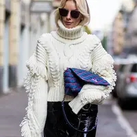 Tetap kece dan modis dengan outfit ini. (Sumber foto: www.stylecaster.com)
