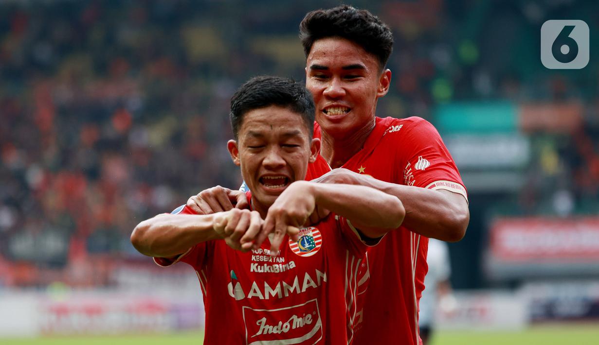 Pemain Persija Jakarta, Rio Fahmi melakukan selebrasi setelah mencetak gol ke gawang Rans Nusantara FC pada pekan ke-22 BRI Liga 1 2022/23 di Stadion Patriot Candrabhaga, Bekasi, Jumat (3/2/2023).  Persija Jakarta memetik kemenangan di pekan ke-22 BRI Liga 1 2022/23. (Bola.com/M Iqbal Ichsan)