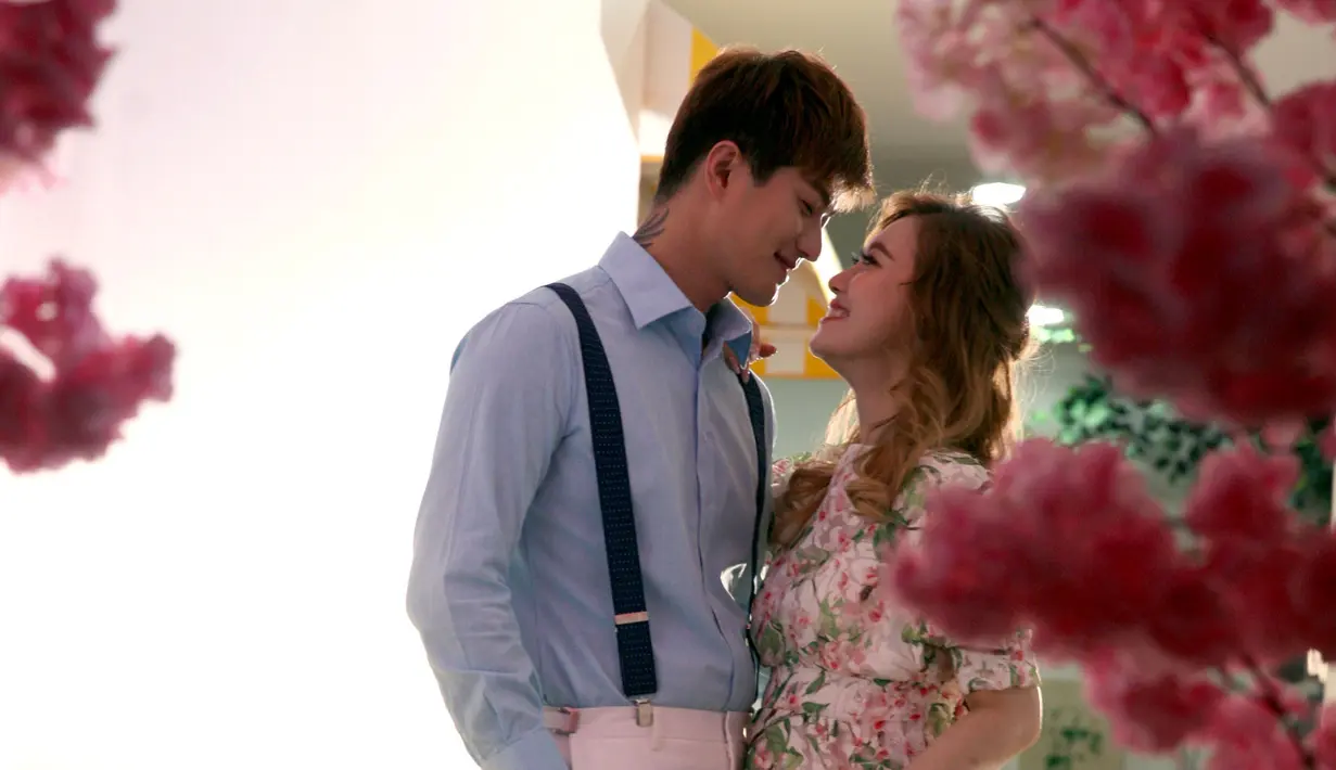 Setelah sempat beberapa kali mengalami penundaan pada tahun lalu, Lee Jeong Hoon akan resmi mempersunting kekasihnya Monique Octaviani atau lebih dikenal MOA. Pernikahan akan digelar pada 2 Desember mendatang di BSD Tangerang. (Nurwahyunan/Bintang.com)