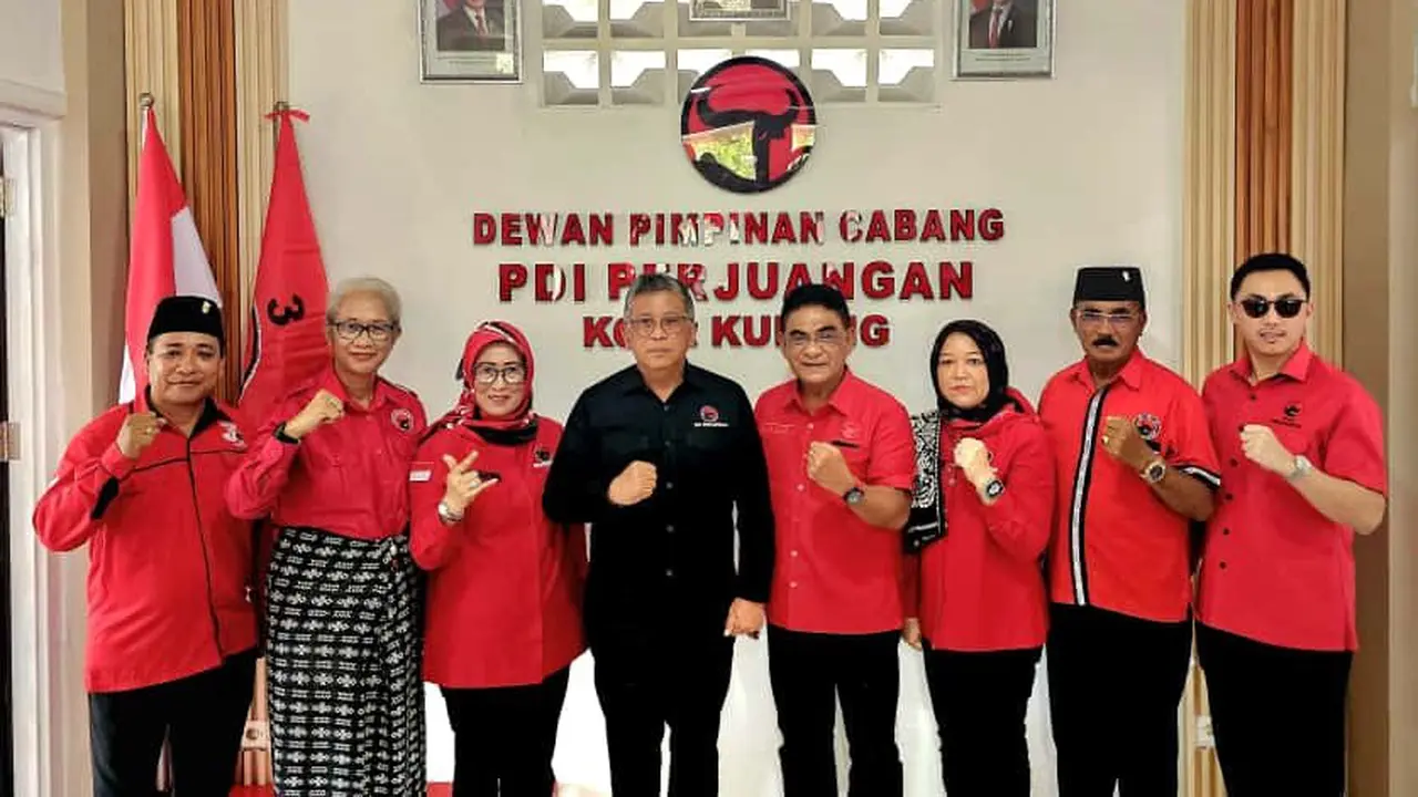 Sekretaris Jenderal DPP PDI Perjuangan (PDIP) Hasto Kristiyanto Bersama jajaran DPP lainnya menghadiri soft opening Kantor DPC PDIP di Kota Kupang yang terletak di wilayah Alak.