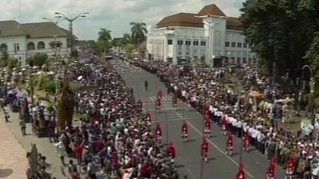 Liputan6 Siang 23-10-2013 |3| Laporan dari Yogyakarta, Angkringan Gratis, Jakarta Fashion Week