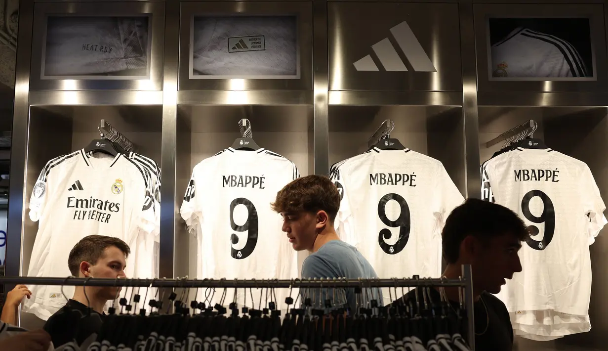 Kylian Mbappe bergabung dengan klub elit Real Madrid dari PSG lewat jalur bebas transfer. (Pierre-Philippe MARCOU/AFP)