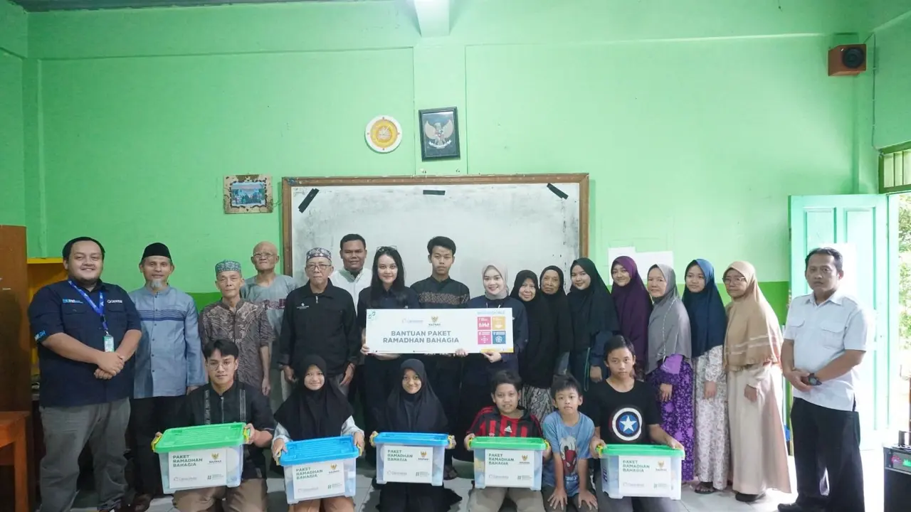 PT Danareksa Investment Management (DIM) menjalankan mengadakan program Corporate Social Responsibility (CSR) dengan menyalurkan paket Berbagi Bahagia untuk Anak Yatim Piatu dan kaum Dhuafa di Yayasan Assa’adah, Tangerang, Banten, Jawa Barat. (Dok DIM)