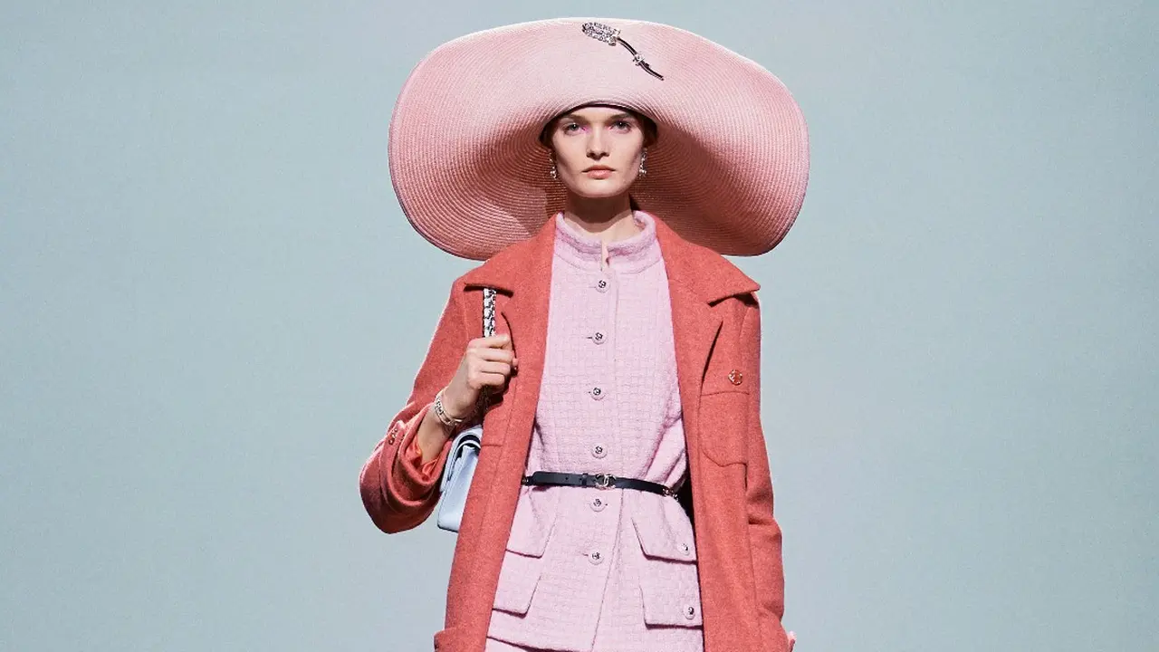 Koleksi Fall-Winter 2024 Chanel Menggemakan Fantasi Liburan di Tepi Laut Deauville Tahun 1920-an
