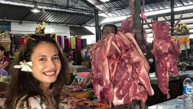 Pevita Pearce di pasar (Instagram/pevpearce)