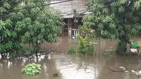 Banjir di wilayah Kompleks BBD Kelapa Gading, Rabu pagi (1/1/2020). (foto: istimewa)