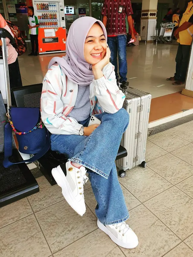6 Potret Terbaru Dian Ayu saat Kenakan Hijab, Makin Cantik