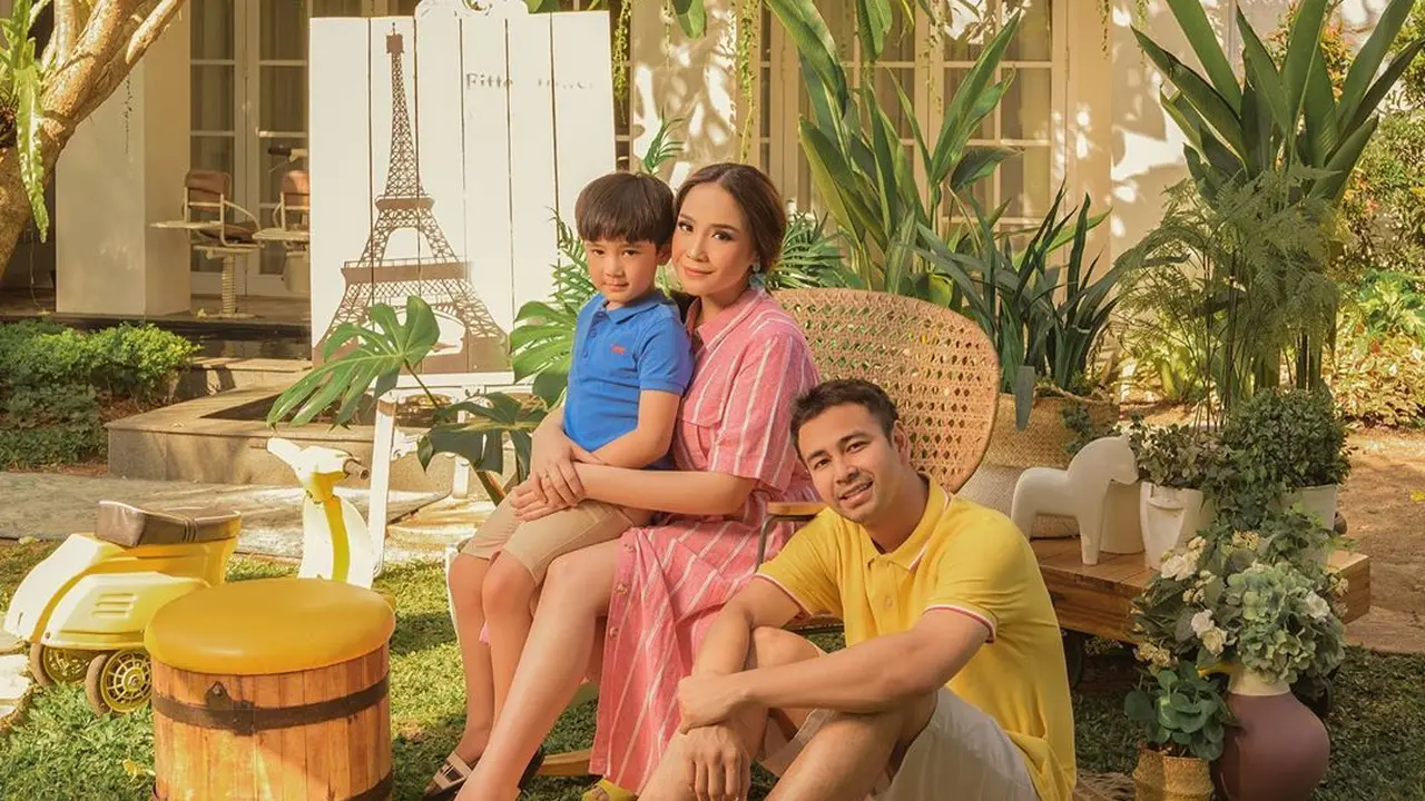 6 Pemotretan Raffi Ahmad dan Nagita Slavina, Ubah Halaman Rumah Jadi Lokasi Photoshoot