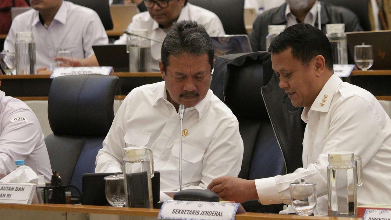 VIDEO: Jawaban Menteri Trenggono & Sekjen KKP Dicecar Pagar Laut, DPR Keras Interupsi