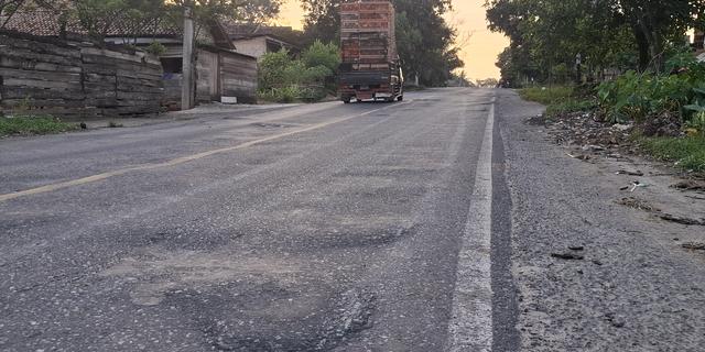 Curhat Pemudik Lewat Jalan Lintas Sumatera di Lampung: Seperti Naik Kuda, Bergelombang &amp; Berlubang