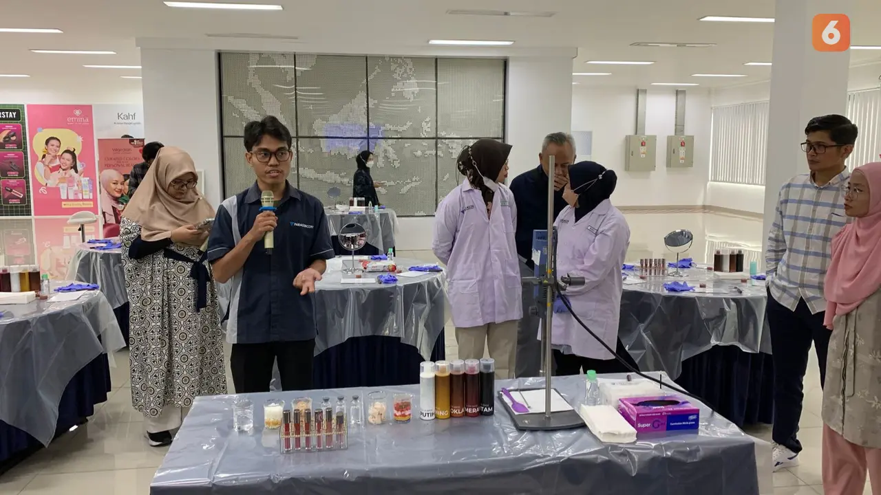Paragon, perusahaan yang berada di balik brand besar seperti Wardah, Make Over, Emina, Kahf, hingga Labore yang sudah tiga tahun membuat program peningkatan kompetensi untuk dosen dan guru dalam Inspiring Lecture Program (ILP).