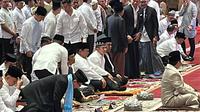 Presiden Prabowo Subianto melaksanakan salat Idul Adha 2025 di Masjid Istiqlal Jakarta. (Foto: Liputan6.com/Nanda Perdana Putra).