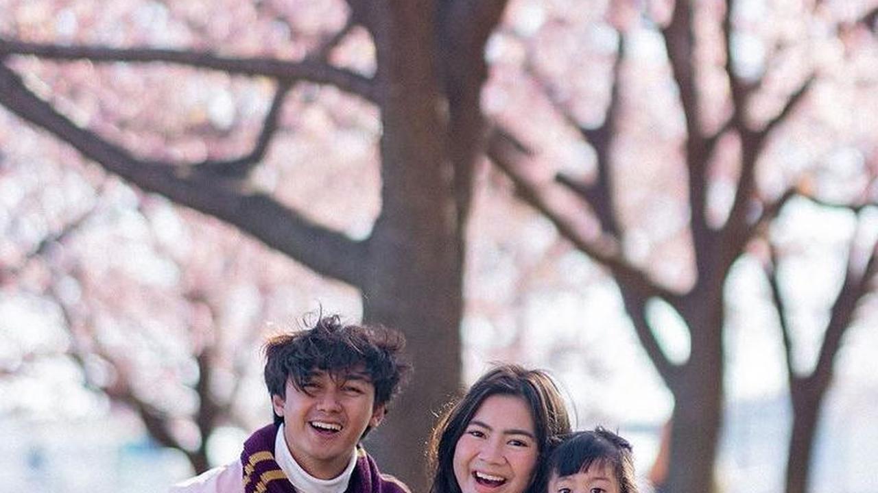 Dikaruniai Dua Orang Anak Perempuan <br>