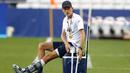 Pelatih Paris Saint-Germain (PSG), Thomas Tuchel, mengamati anak asuhnya saat latihan jelang laga final Liga Champions di Stadion The Luz, Portugal, Sabtu (22/8/2020). PSG akan berhadapan dengan Bayern Munchen. (Matthew Childs/Pool via AP)