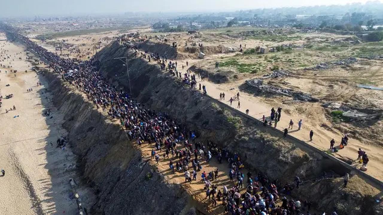 Menyemut, Begini Potret Puluhan Ribu Warga Palestina Saat Kembali ke Kota Gaza