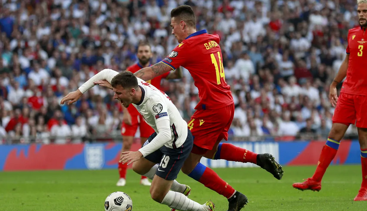 Pada babak kedua Inggris memasukkan Mason Mount, Jack Grealish dan Harry Kane untuk memperkuat lini serang. Hasilnya, pada menit ke-72 kolaborasi Grealish dan Mount menghasilkan hadiah penalti usai Mason Mount dilanggar di daerah terlarang. (Foto: AP/Ian Walton)