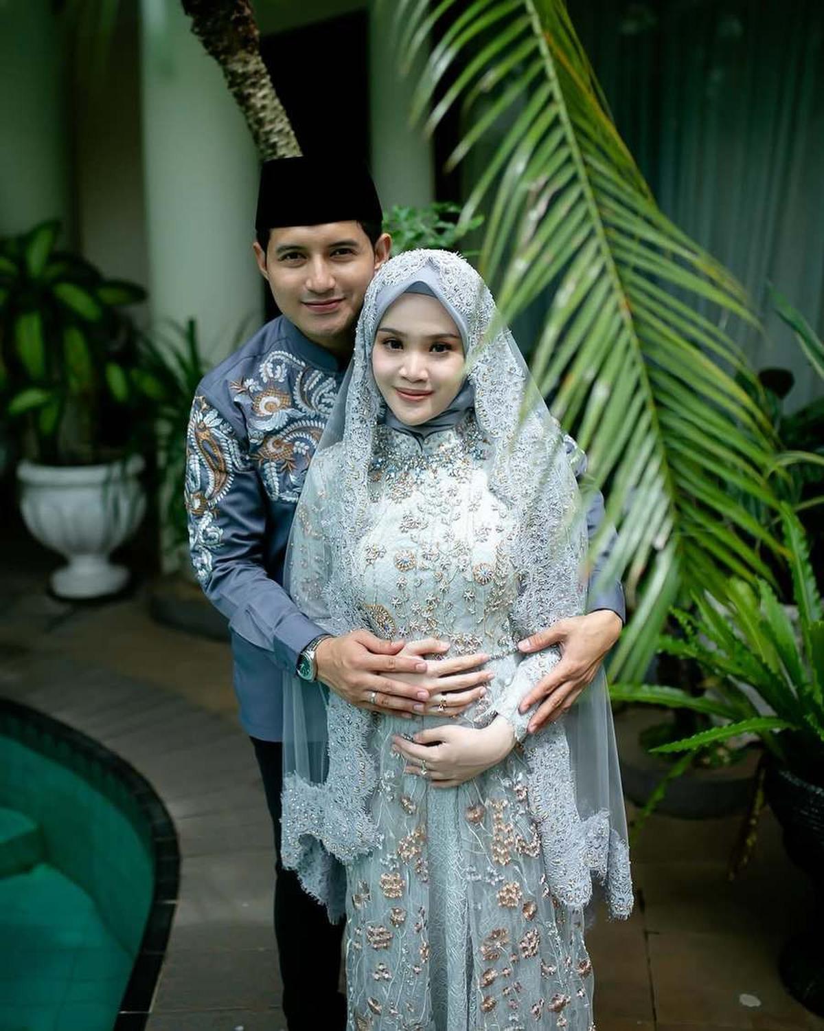 8 Potret Chand Kelvin Tasyakuran 4 Bulanan Kehamilan Istri Sekaligus Gender Reveal, Bakal Punya Anak Cowok