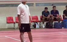 Potret Gibran Main Bulu Tangkis di GBK Arena: Biasanya Futsal Sama Main Bola
