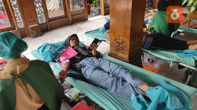Bantu Stok PMI, Ini yang Dilakukan Komunitas Suporter Holickers