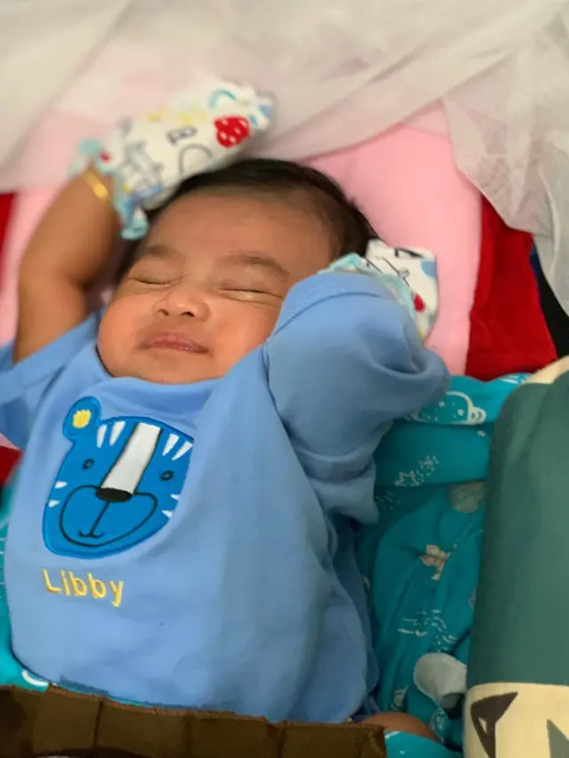 5 Potret Cantik Anak Evi Masamba Saat Prosesi Aqiqah di Kampung Halaman