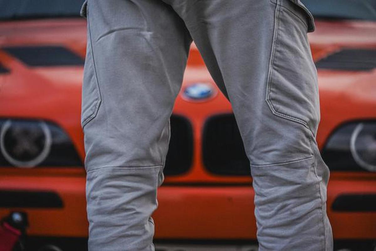 Harbolnas 11.11, Belanja 6 Model Celana Chino Pria yang Bikin Tampilan Simpe tapi Stylish