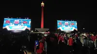 Suasana nonton bareng (nobar) Timnas Indonesia U-23 versus Irak pada perebutan tempat ketiga Piala Asia U-23 2024 di kawasan Monas, Jakarta, Kamis (2/5/2024) malam WIB. (Bola.com/Bagaskara Lazuardi)