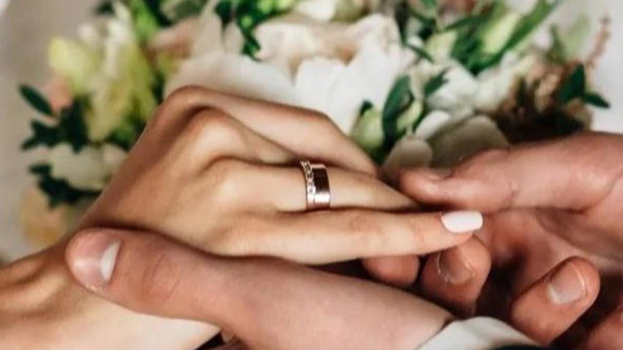 Masih Full Make Up, Pengantin Ini Jalani Ujian PPPK di Hari Pernikahan