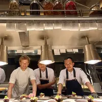 Tom's by Tom Aikens menyajikan menu baru yang memadukan budaya Inggris dalam pengalaman kuliner