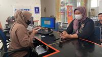 PT Pos Indonesia (Persero) telah memulai penyaluran bantuan subsidi upah (BSU) sejak Rabu 2 November 2022 (Istimewa)
&nbsp;