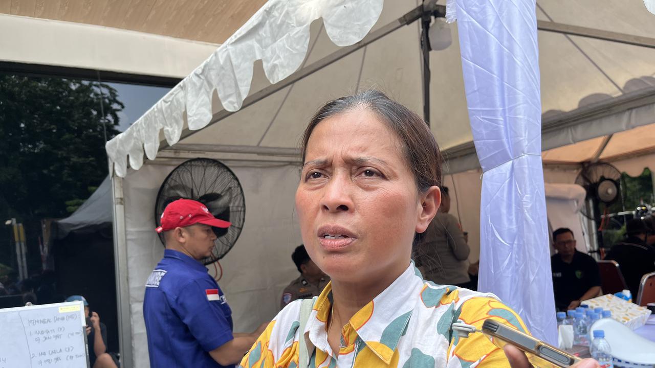 Telepon Minta Tolong Pecah Keheningan Malam, Kepanikan Langsung Selimuti Ibunda Korban Tabrakan Maut Kereta di Bekasi