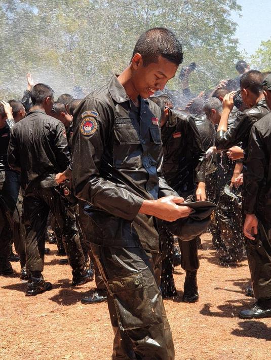 Sebagai ibu, ia pun selalu mendukung penuh keputusan sang anak untuk bersekolah militer dibandingkan dengan terjun ke dunia hiburan atau politik seperti sang ibu. (Liputan6.com/IG/@arzetibi)