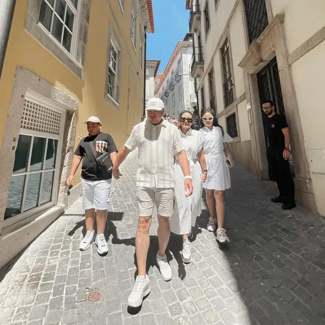 Krisdayanti jumpa dua anak Raul Lemos di Portugal (foto: instagram krisdayantilemos)