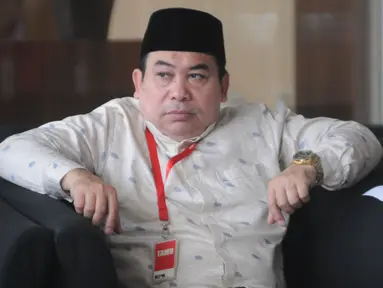 Pihak pengelola pesantren, HMN Lesmana berada di ruang tunggu untuk menjalani pemeriksaan di Gedung KPK, Jakarta, Rabu (26/6/2019). Lesmana diperiksa sebagai saksi terkait kasus dugaan penyunatan anggaran dan gratifikasi yang menyeret  mantan Bupati Bogor Rachmat Yasin. (merdeka.com/Dwi Narwoko)