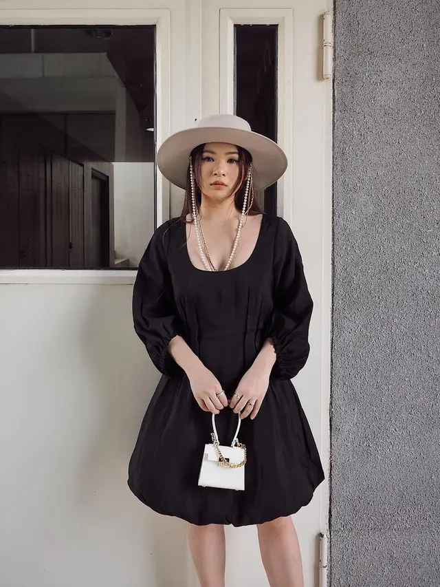 Cara Anastasia Siantar Padupadankan Pakaian Sehari-hari dengan Luxury Bags/dok.Zalora